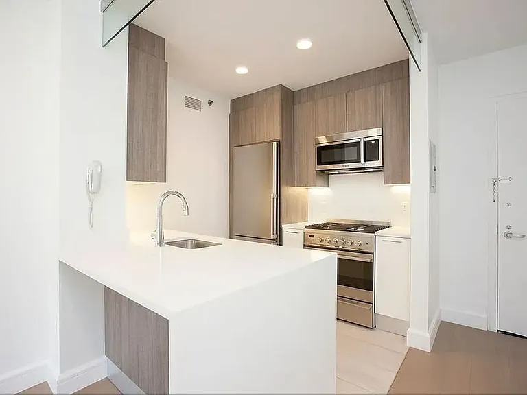311 W 50th St #6B — Photo 6