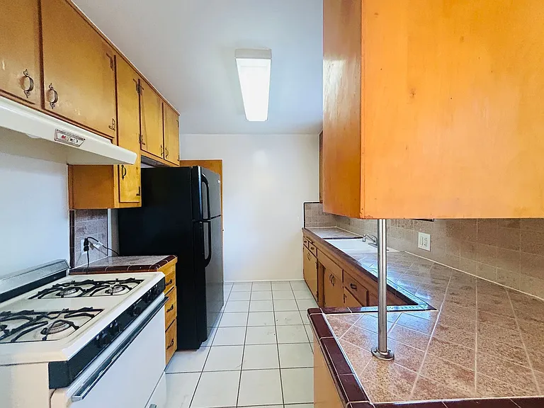 Wyandotte Apartments — Photo 5
