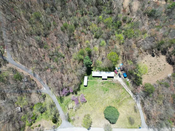 524 Williams Siding Rd, Whitley City, KY 42653