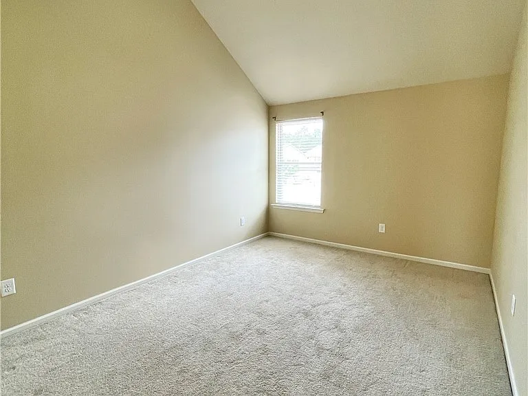 642 Regimental Dr — Photo 18