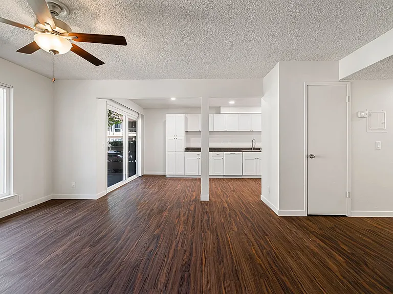 Train Station Apartments — Photo 27