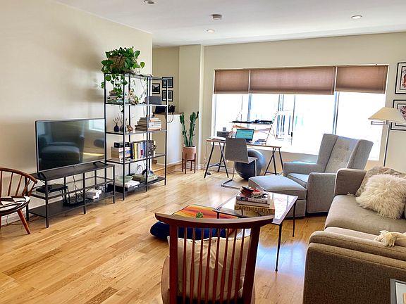 3rd image of 824 18th St APT 3