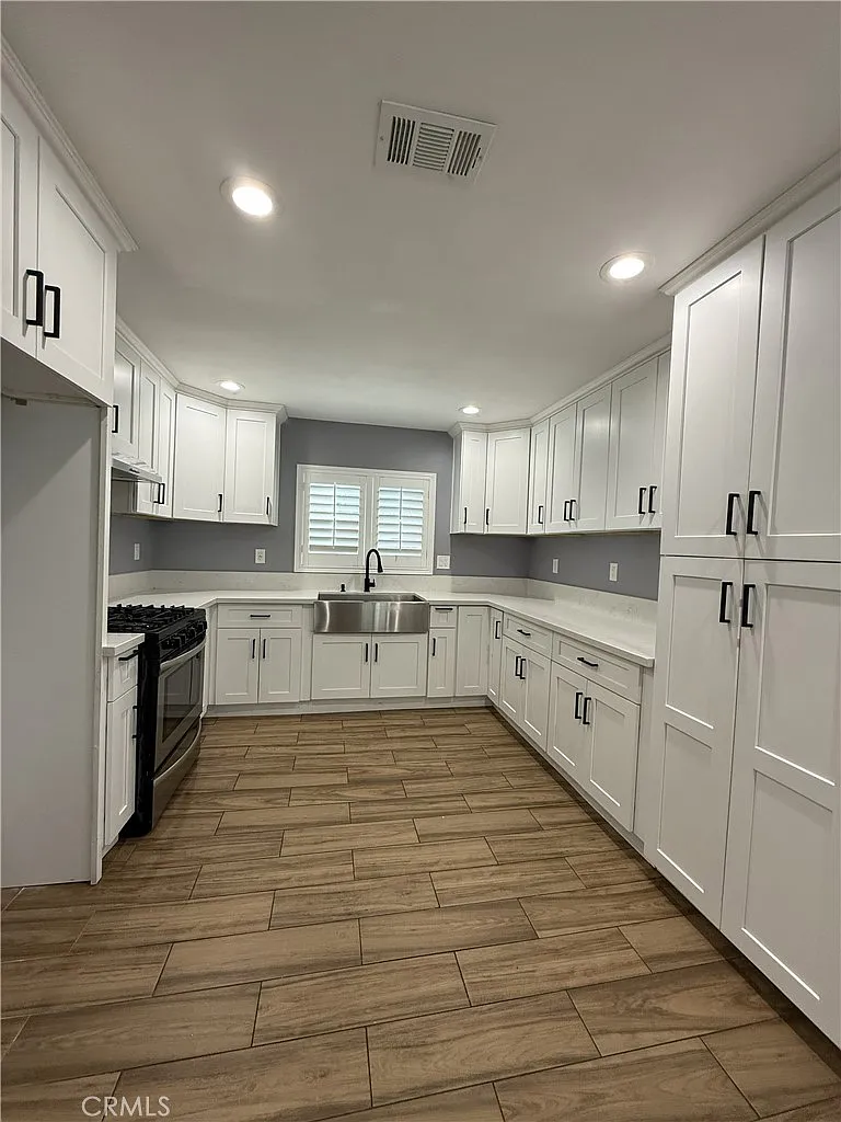 3 bed, 2227 sqft, $3,300 — Photo 2