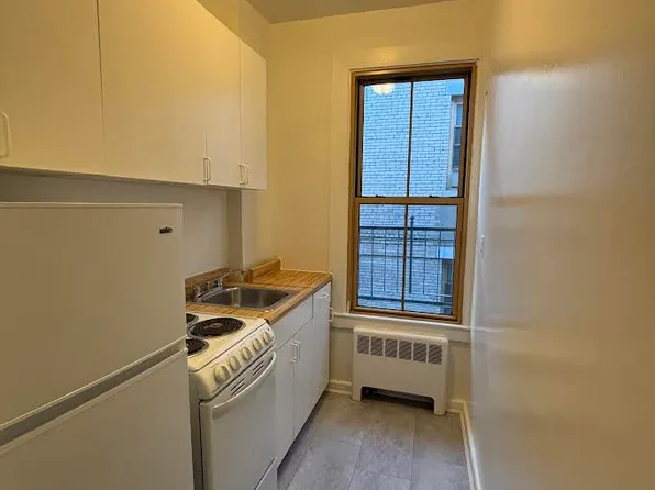 415 East 64th Street image 1 of 4