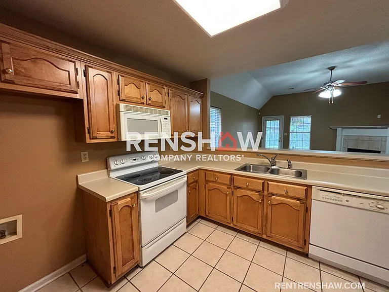 8255 Cross Point Dr — Photo 6