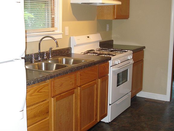 (Add http://www.zillow.com/postings/PostingImages.htm?cid=137571538837Caption)