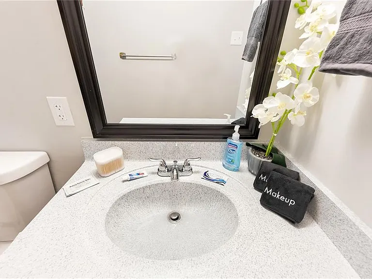 3390 Creek Valley Dr SE — Photo 17