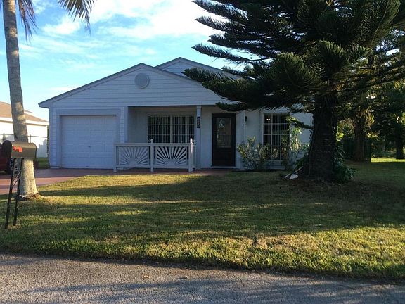 Home For Sale In Country Park