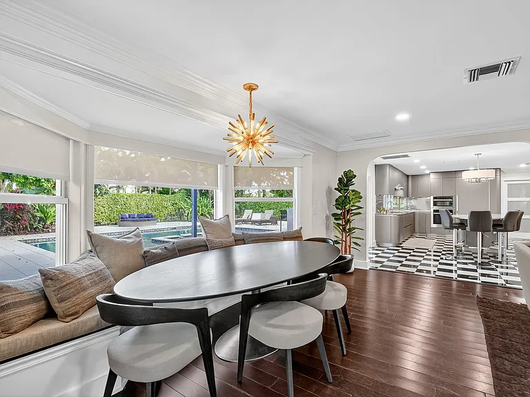 2900 Greenbriar Blvd — Photo 13