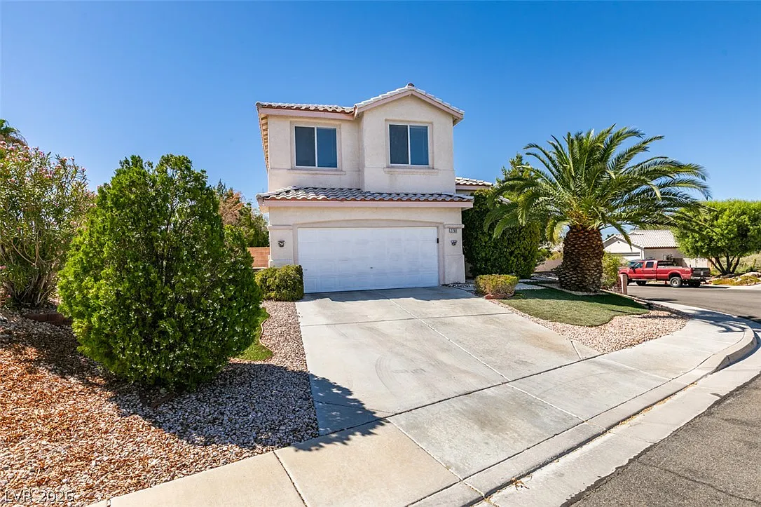 3 bed, 2.5 bath, 1584 sqft, $2,065 — Photo 2