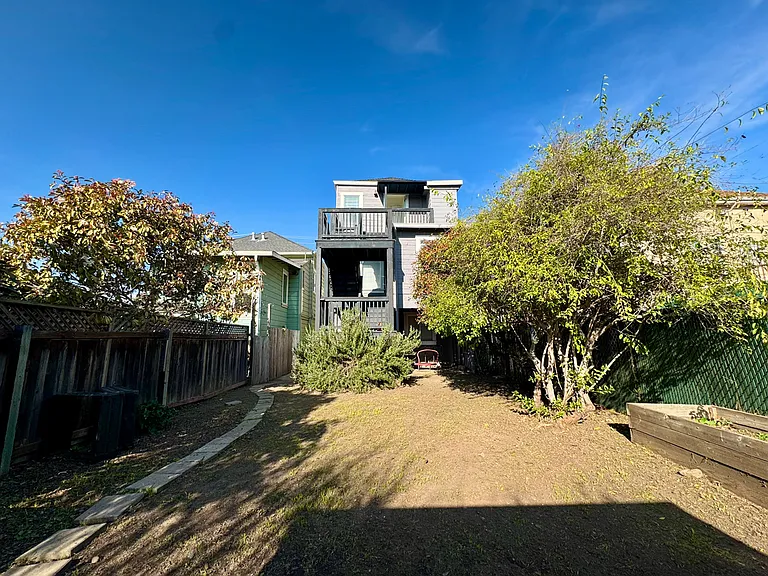 695 30th St — Photo 52