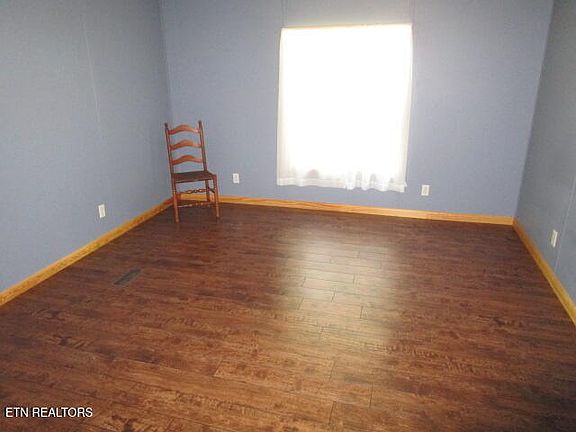 5th image of 198 Rose Hill Ln