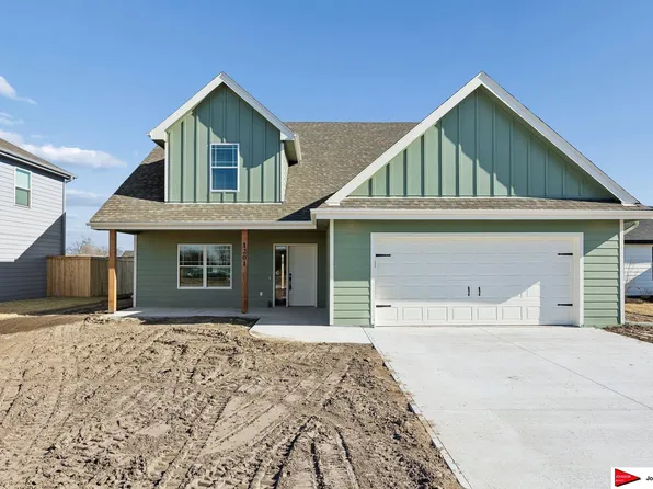 1201 S Lakewood St, Valley, NE 68064