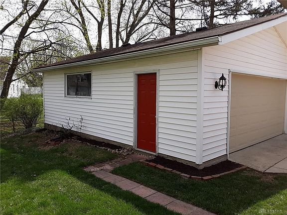 4th image of 42 Hawthorne Dr