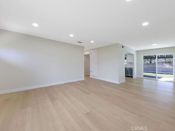 4th image of 17041 Fairfax St