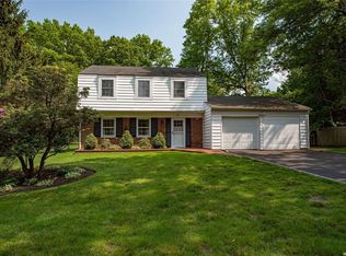 5 Hollow Ct, Setauket, NY 11733