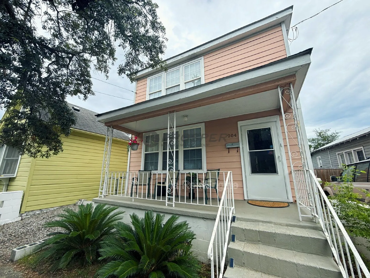 3 bed, 2.0 bath, 1358 sqft, $3,350 — Photo 2