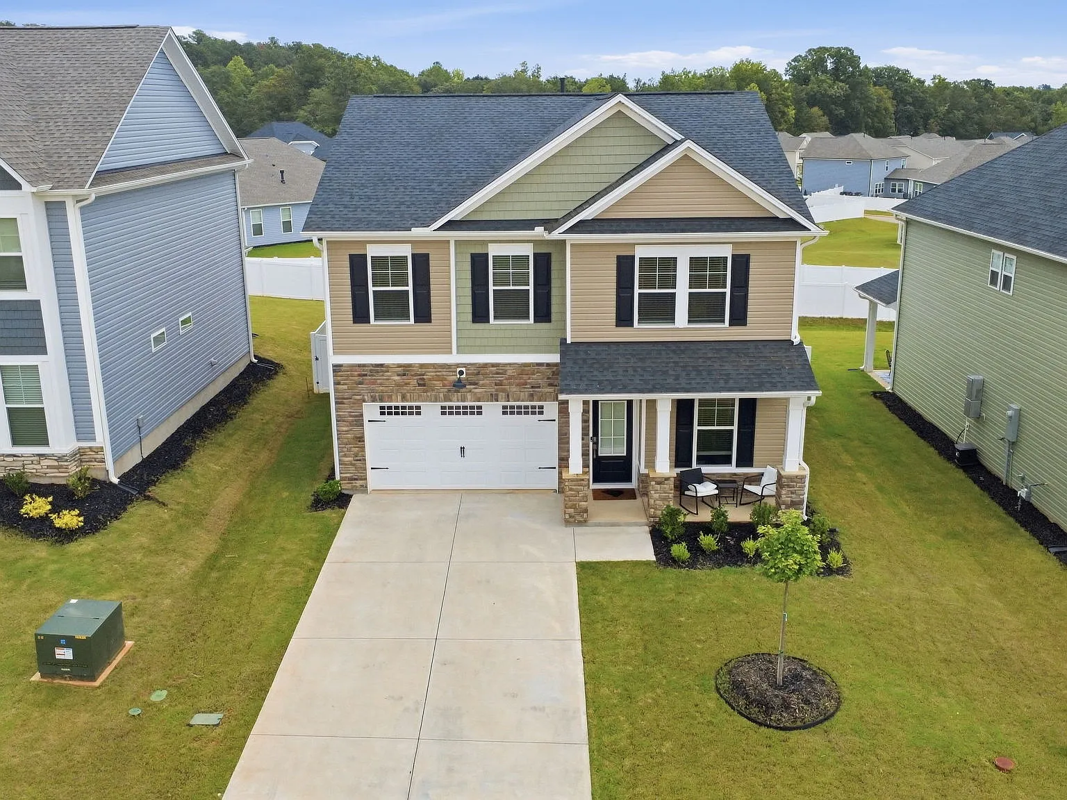 5 bed, 2295 sqft, $2,800 — Photo 3