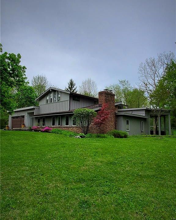1st image of 10 Skyline Dr