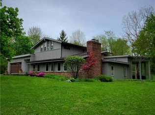10 Skyline Dr, Moreland Hills, OH 44022