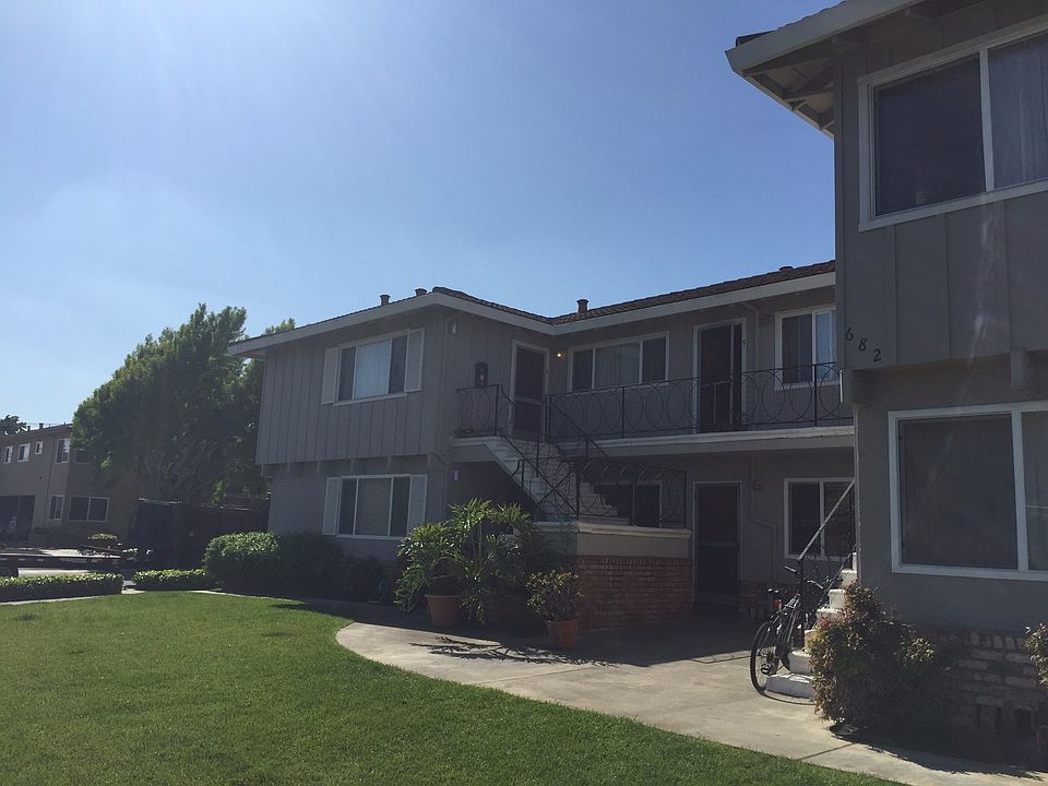 1st image of 682 Grand Coulee Ave #6