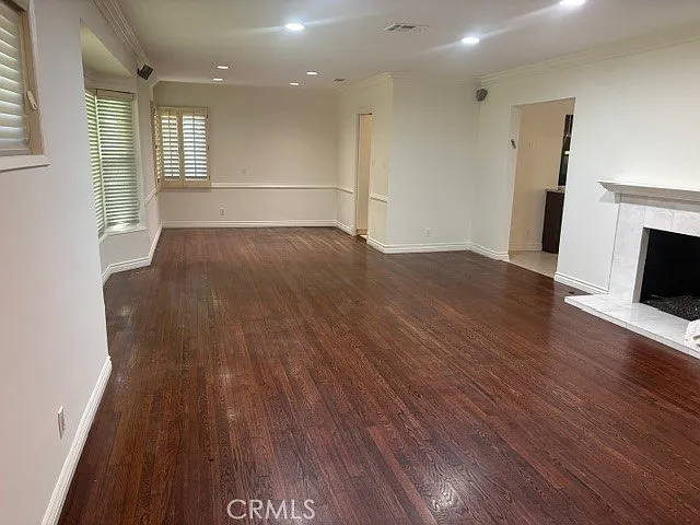 3 bed, 1555 sqft, $4,300 — Photo 2