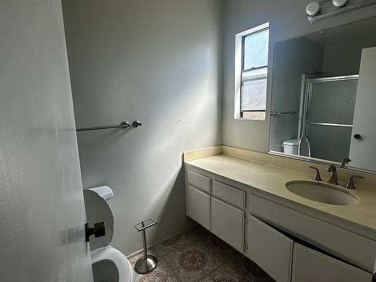 557 E Verdugo Ave #J — Photo 16