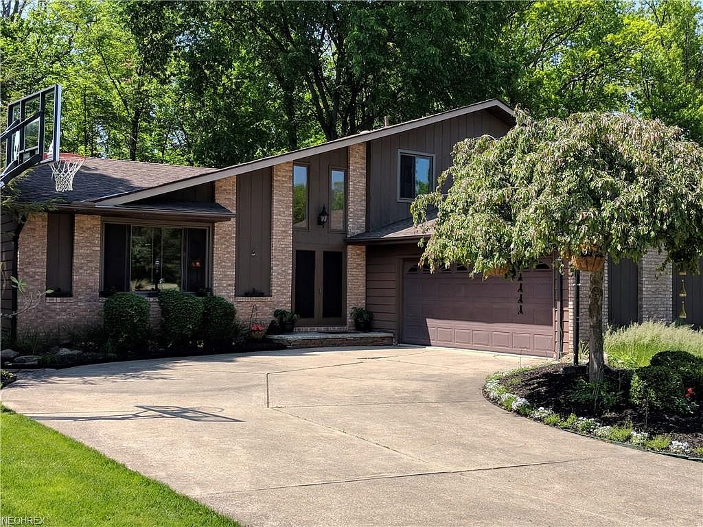 7880 Cresthill Dr, Seven Hills, OH 44131 | Zillow