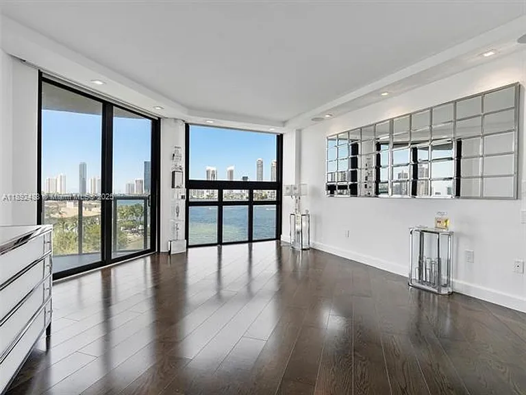 4000 Island Blvd #606 — Photo 23