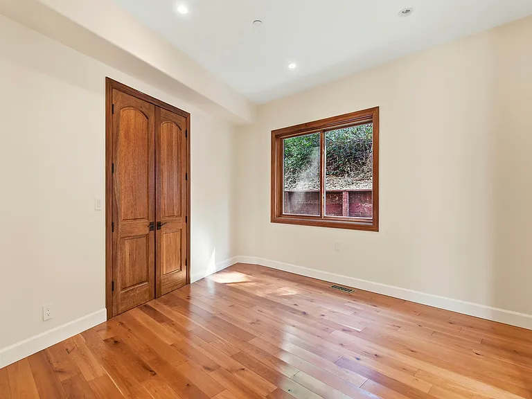 3911 Pepper Tree Ct — Photo 37
