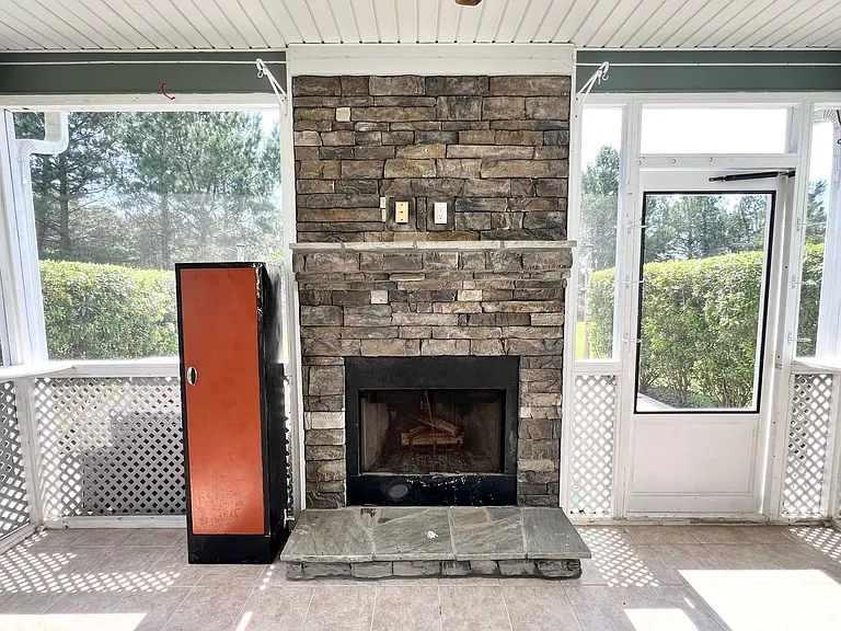 327 Clearwater Ln — Photo 19