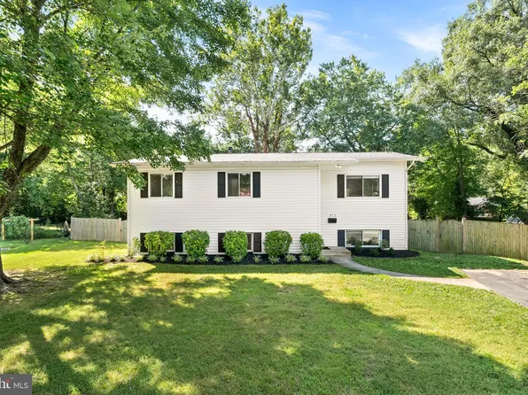 913 McDaniel Ct, Herndon, VA 20170