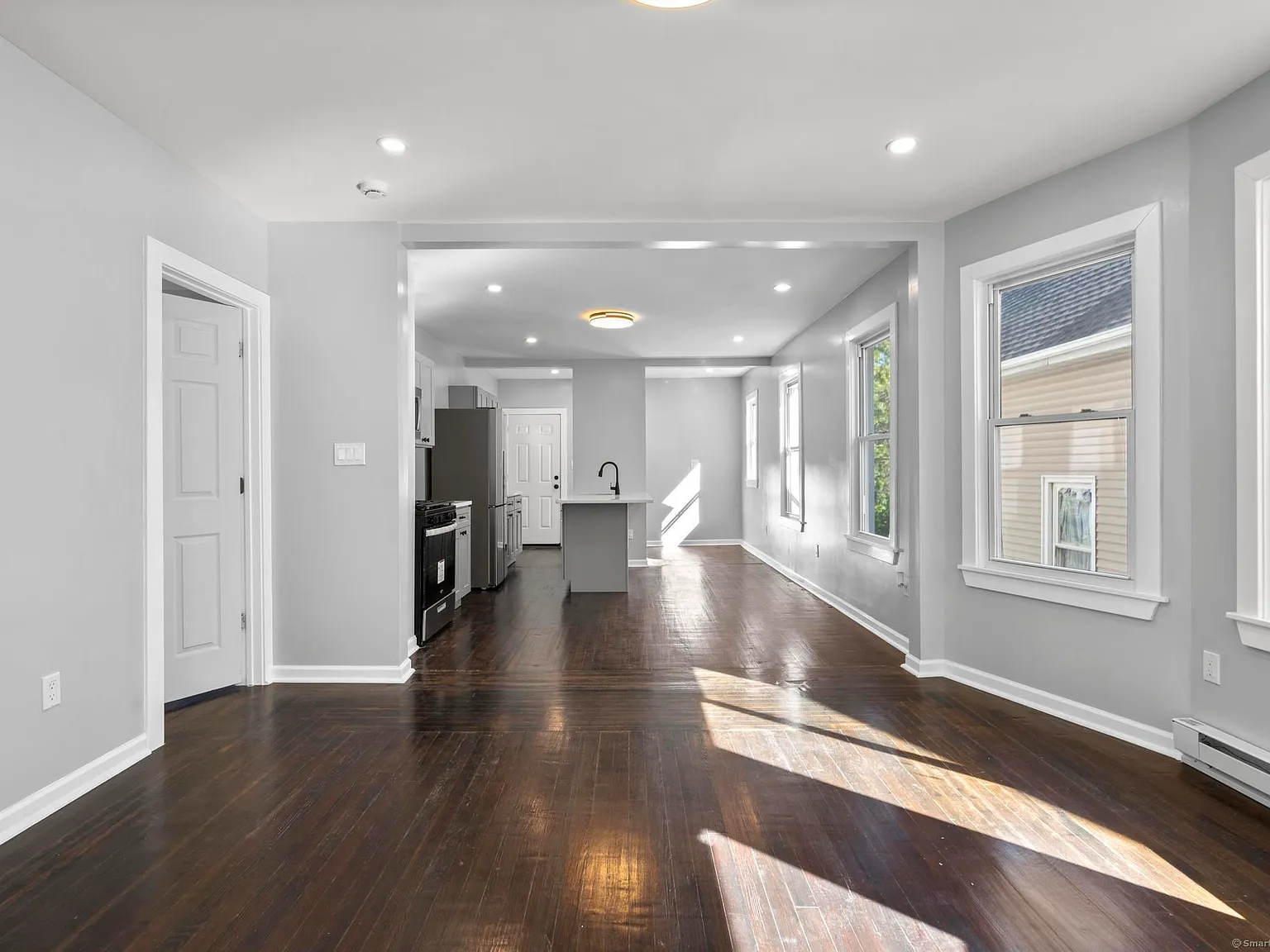 4 bed, 1.0 bath, 4569 sqft, $2,500 — Photo 4