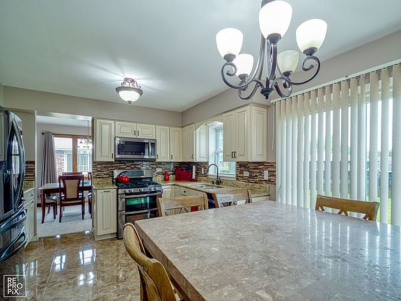 3rd image of 9049 W 140th St