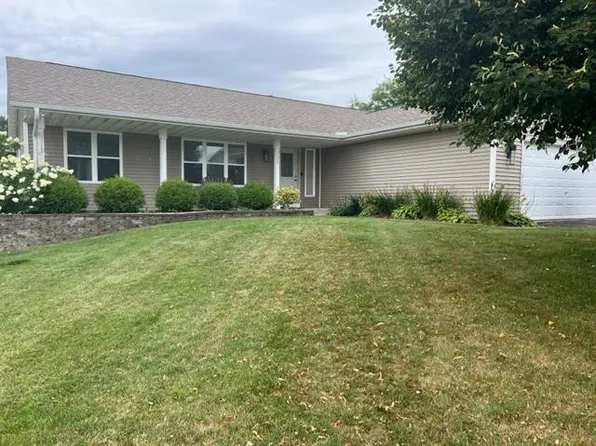 205 Sherman Ln, Poplar Grove, IL 61065