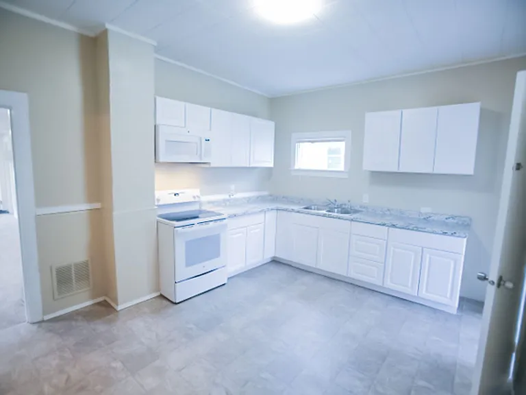 3619 Lombard Ave — Photo 10