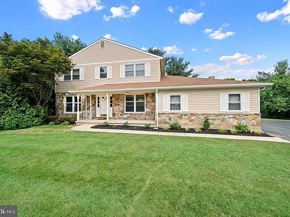 3rd image of 21 Brooklet Dr
