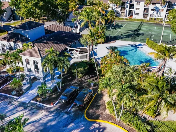 7115 NW 179th St APT 208, Hialeah, FL 33015
