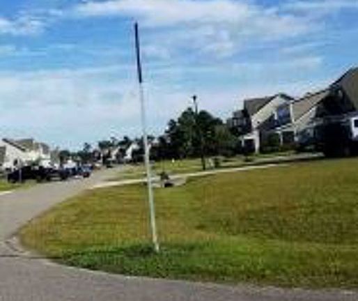 Exterior Neighborhood (street photo)