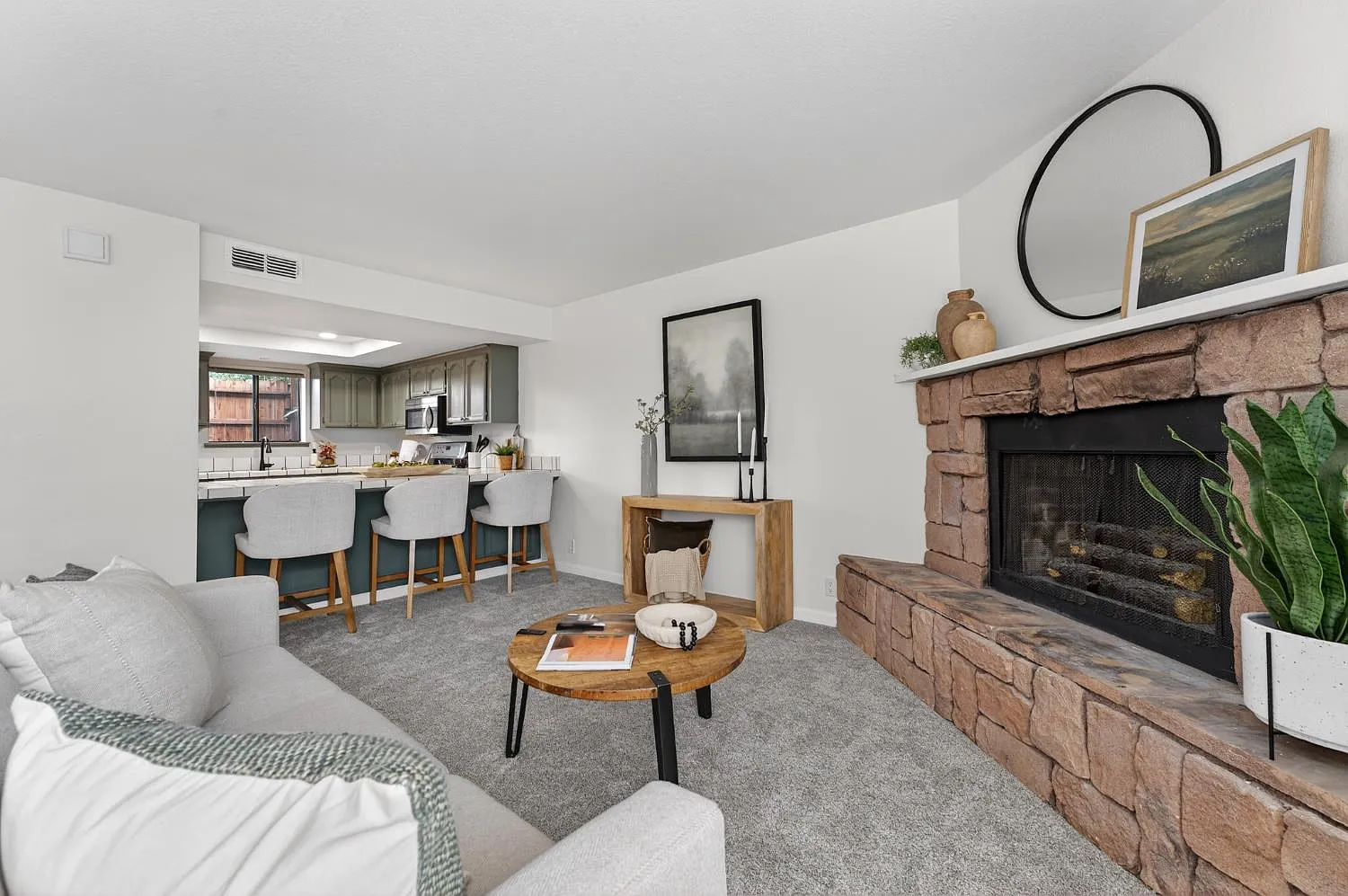3381 La Canada Dr APT 8 photo 1