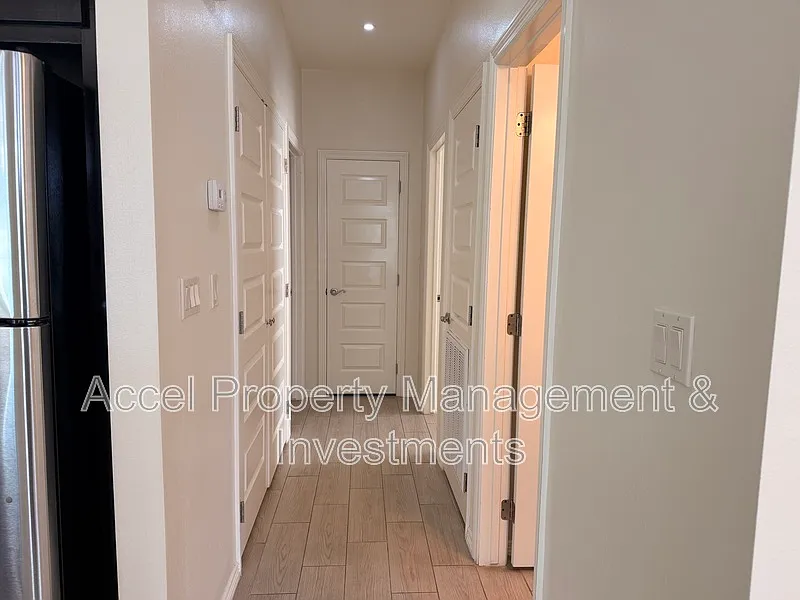 2 bed, 2.0 bath, 1348 sqft, $900 — Photo 3