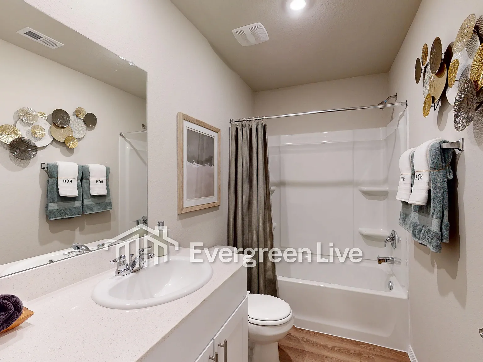 3 bed, 2.0 bath, 1373 sqft, $1,660 — Photo 2