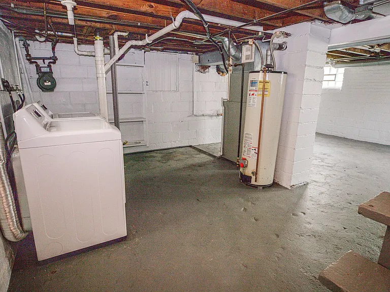 1554 Oak St #203 — Photo 32