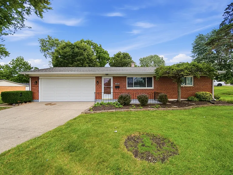 3920 Pobst Dr — Photo 3