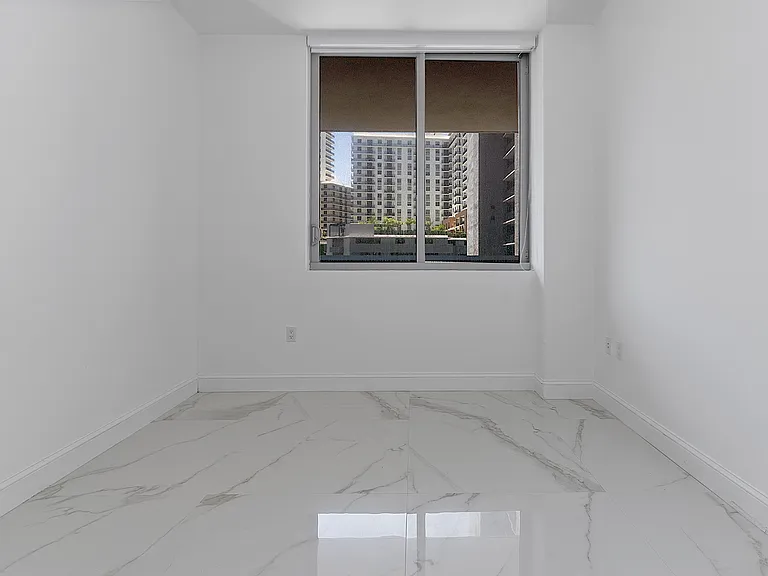 16385 Biscayne Blvd #717 — Photo 13