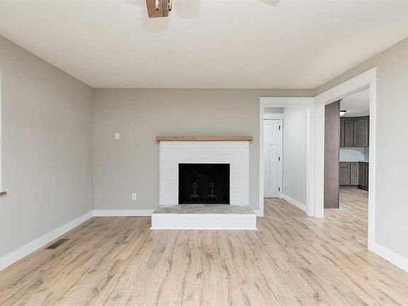 5th image of 221 Branch Ln