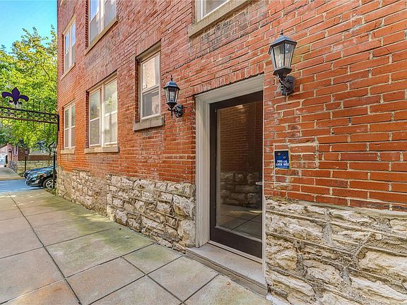 3rd image of 5360 Pershing Ave APT 7A