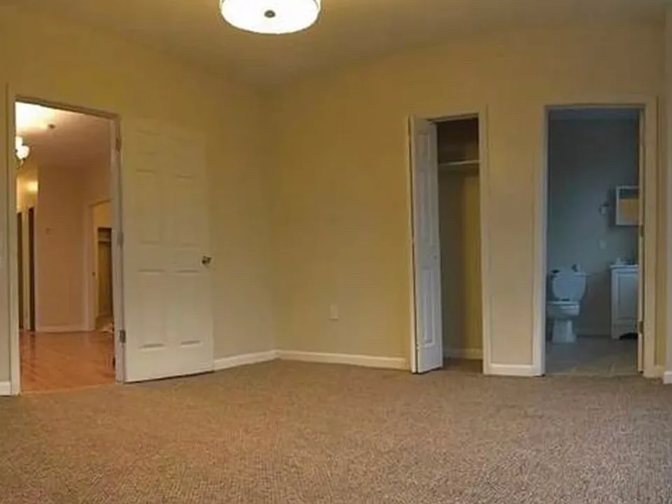 28 Sherman Ave #1F