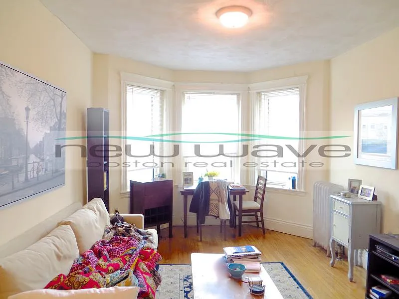 100 Queensberry St #7