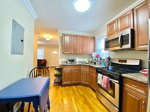 818 Huntington Ave #R — Photo 2
